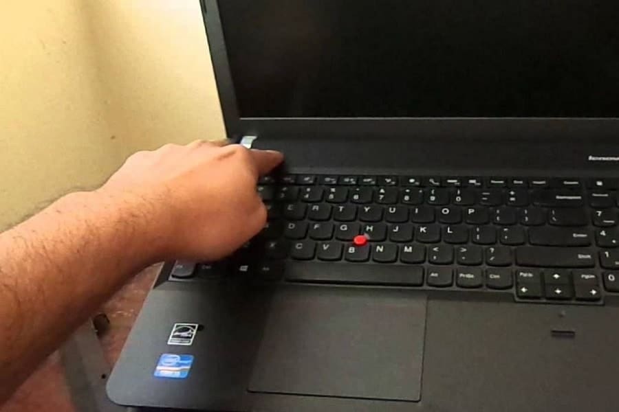  Cara menghidupkan komputer dan laptop yang baik benar 